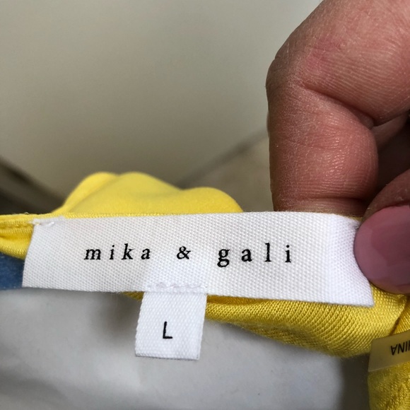 Flowy yellow cocktail dress - Picture 3 of 3